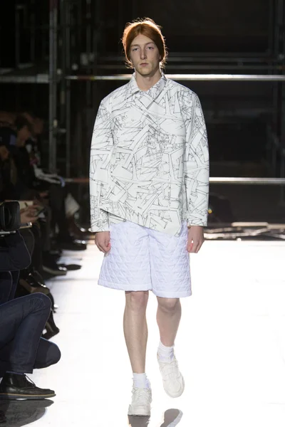 Look 18